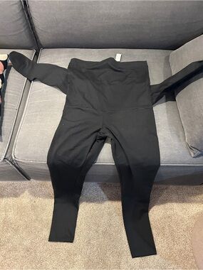 High-Rise Black Maternity Leggings with Supportive Waistband